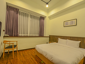 room-img
